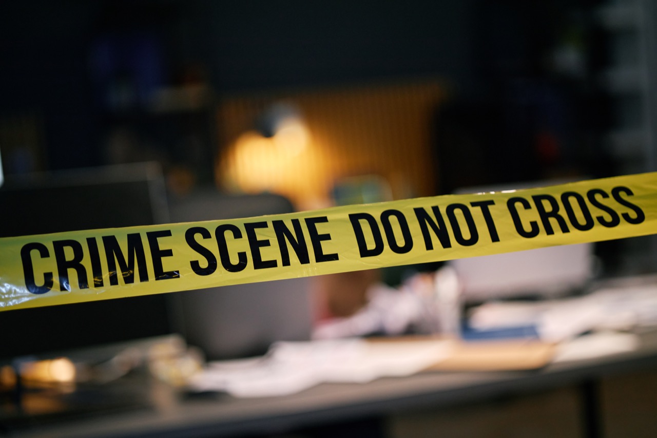 investigating-police-crime-scene-with-warning-tape-2026-01-09-11-07-21-utc.jpg
